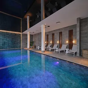 4* Szálloda Adina Belvedere