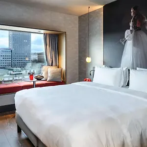 4* Szálloda Radisson Red Hotel,