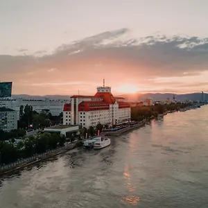 Hilton Danube Waterfront Hotel